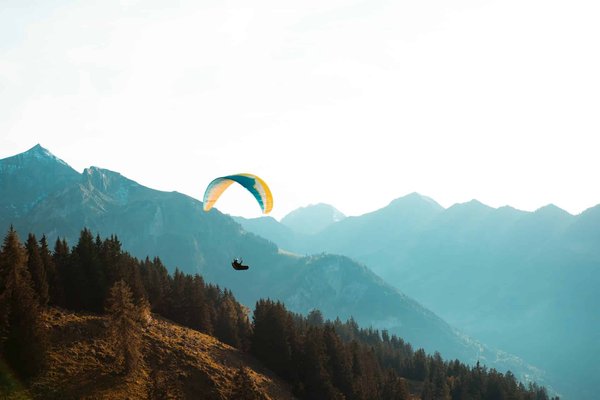 Quels sont les conseils pour un camping en altitude pour les amateurs de parapente?